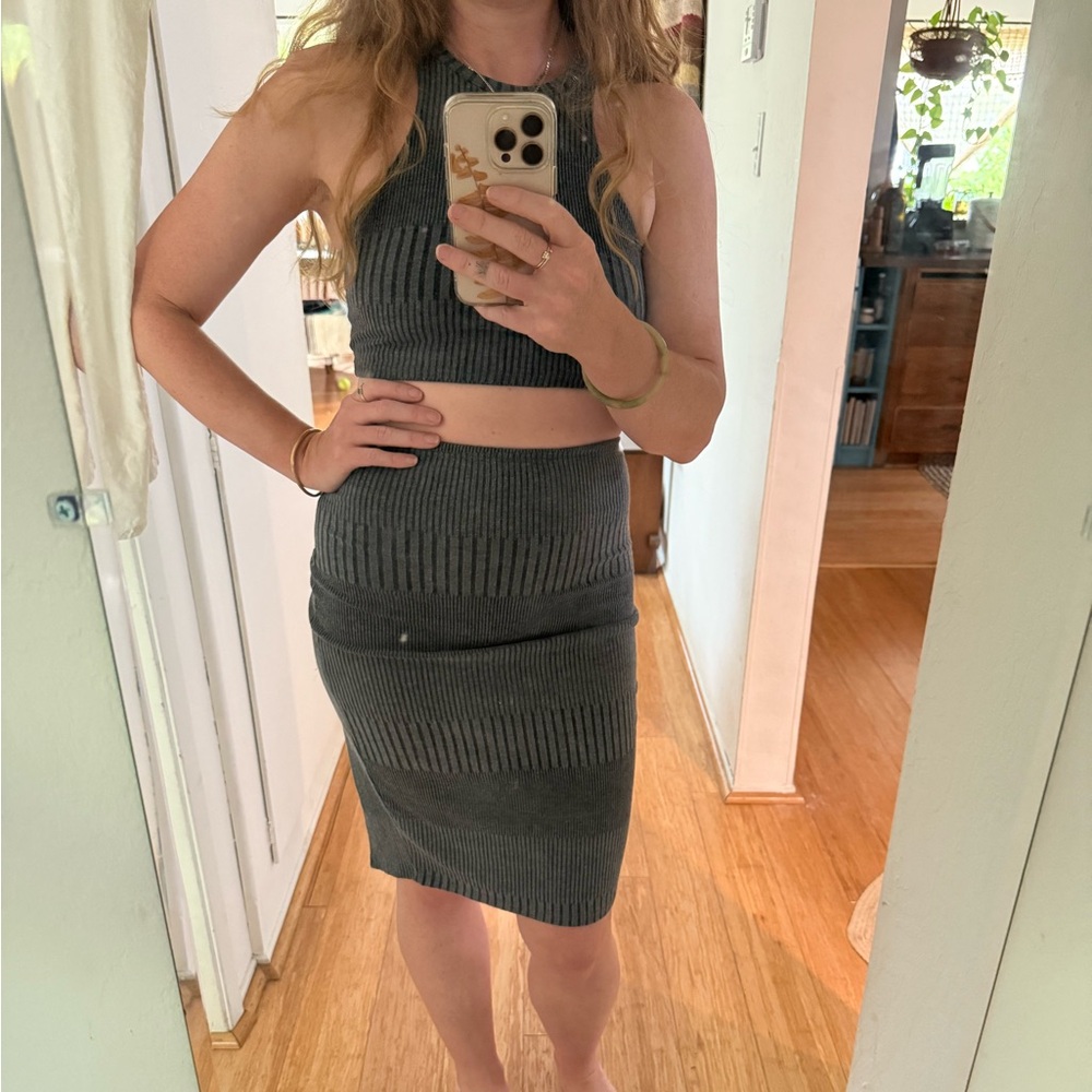 Gray Ribbed Knit Skirt set